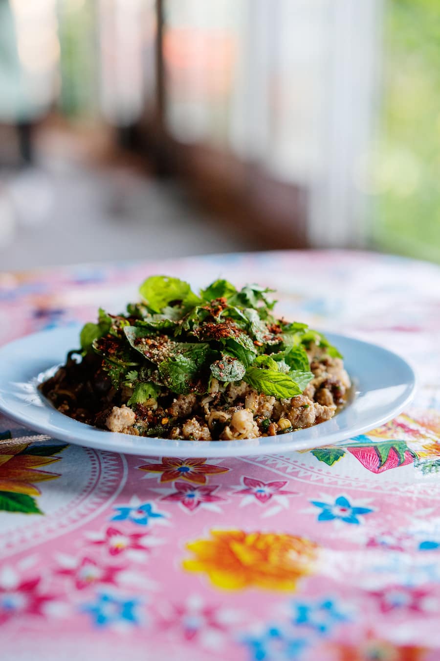 Thailändischer Rindfleischsalat Larb im Pop-up Soi Thai von Valentin Diem und Patrick Schindler in Zürich