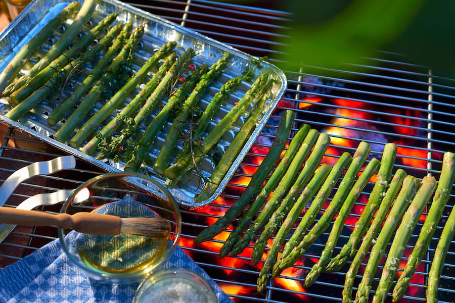 Spargel auf dem Grill