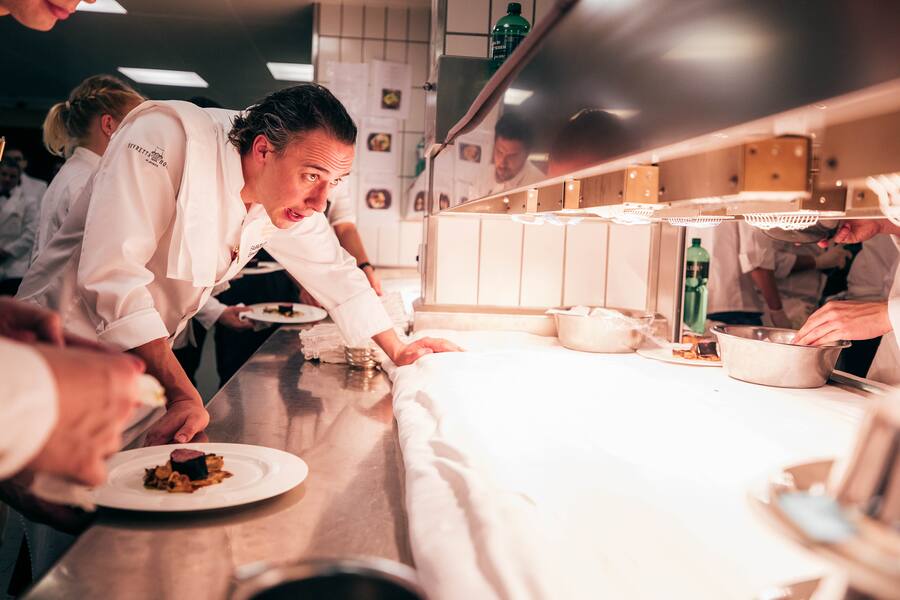 Impressionen des Porsche Gourmet Finale am St. Moritz Gourmet Festival 2020 in St. Moritz, am 08. Februar 2020. Auf dem Bild zu sehen ist Fabrizio Zanetti. (PPR/WITWINKEL/David Hubacher)