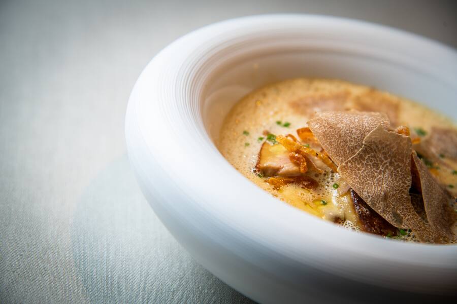 Stefan Heilemann wird Koch des Jahres 2021: Miral-Perlhun, Entenleber, weisser Trüffel