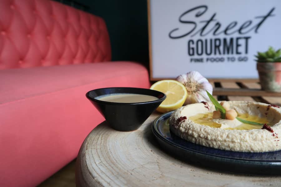 STREET-GOURMET-RECETTES-GENEVE-ZAATAR-HOUMOUS-MOUTABAL