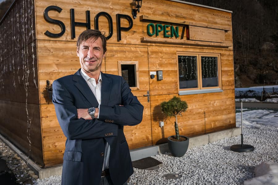 Foto: Joseph Khakshouri 15.01.2018Al Dente zu Besuch bei Swiss LachsRonald Herculeijns vor dem ShopLostallo (TI)