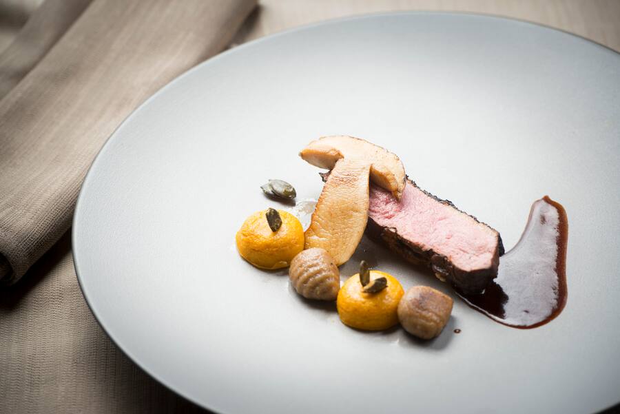 La table de Mary menu Nespresso.Magret de canard de Challans laqué à la raisinée de Pomy et Exclusive Selection Nepal Lamjung,flan de courge aux épices,gnochhi de pommes de terre aux bolets