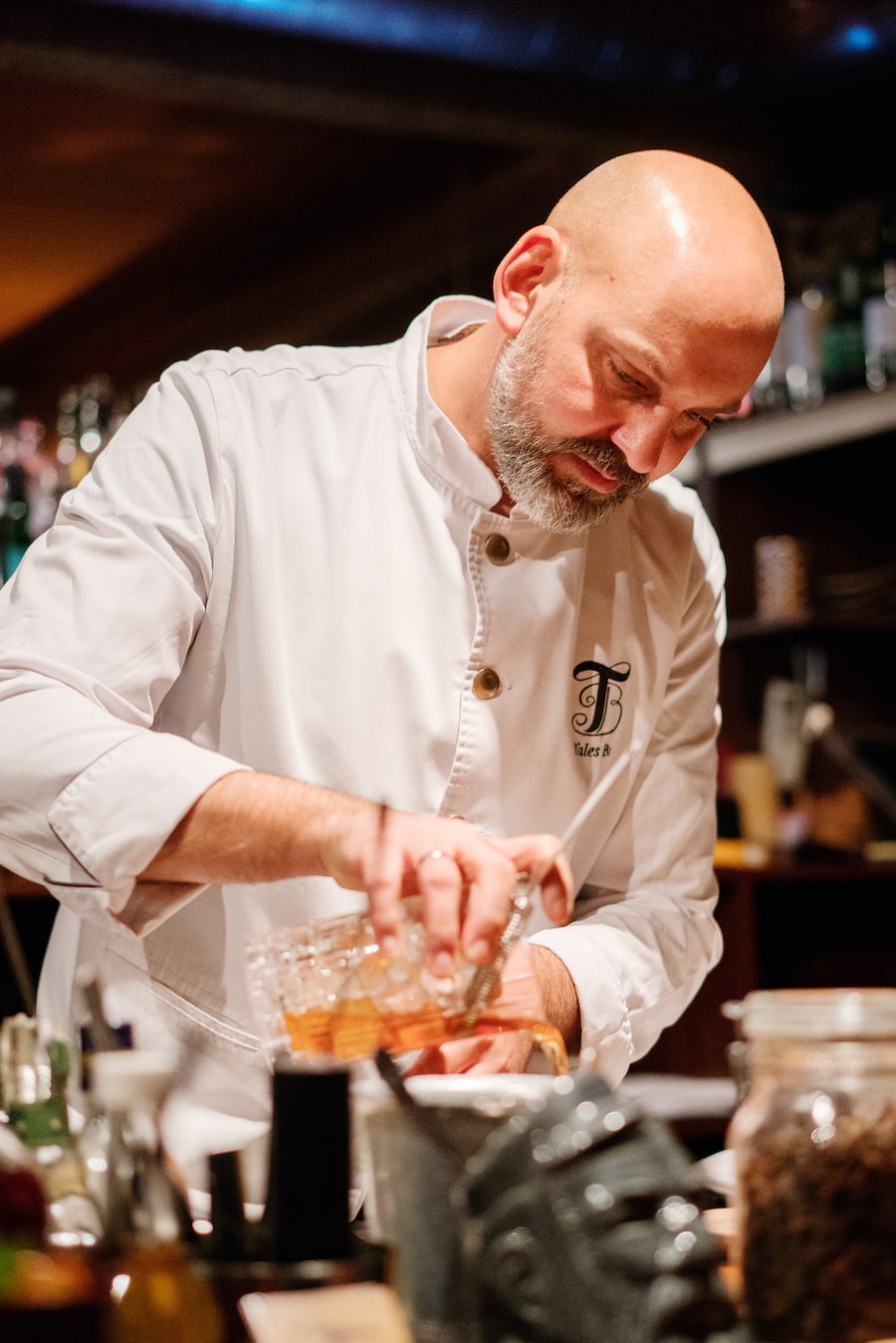 Inhaber Markus Bogner in seiner Tales Bar in Zürich an der Selnaustrasse