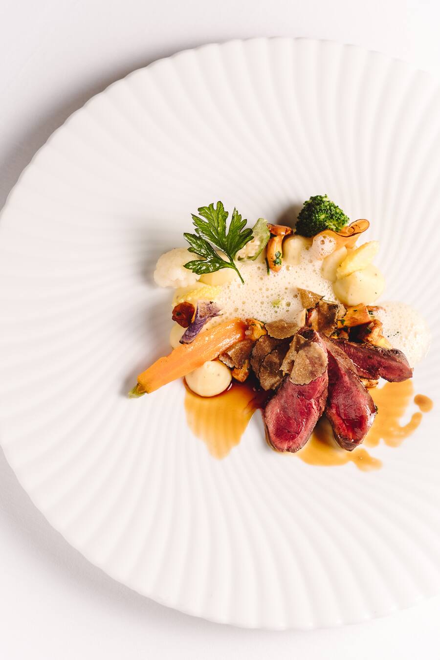 rosa gebratene Taubenbrust mit Eierschwämmli, Kartoffeln und Herbsttrüffel - Chefkoch Walter Klose, Zum Gupf, Rehetobel - 17. August 2018 - Copyright Olivia Pulver