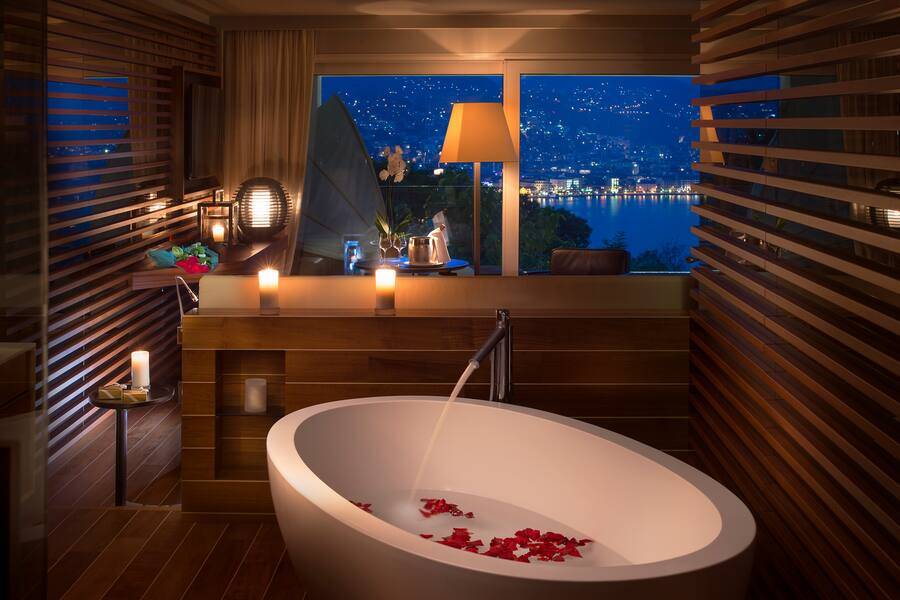THE VIEW Lugano Junior Suite bathtub romantic set-up