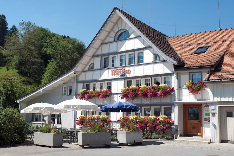 Restaurant Truube, Gais AR. Silvia und Thomas Manser im neu umgebauten Lokal und Küche, 2013