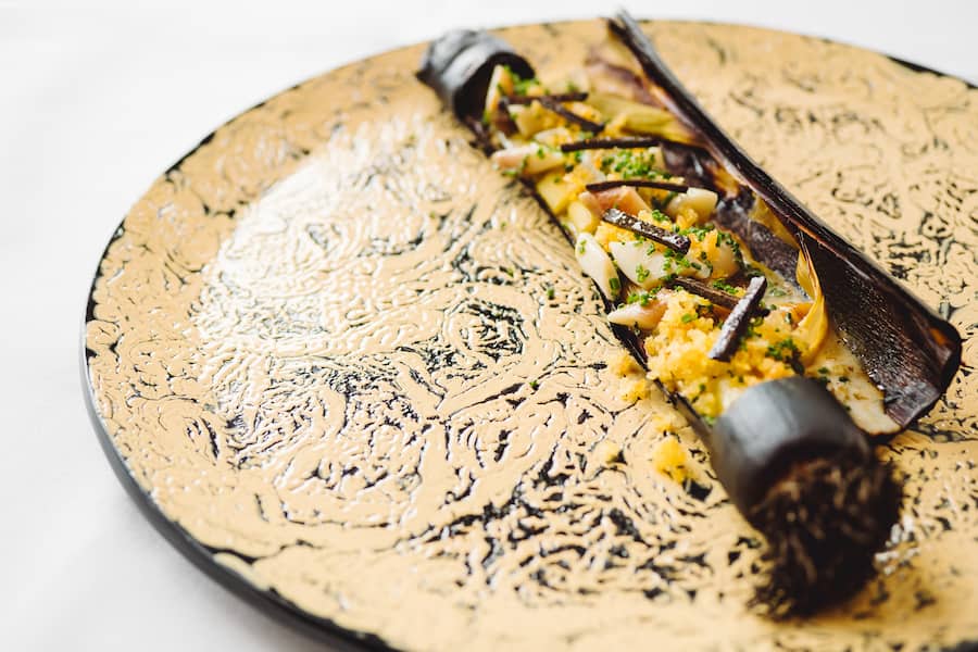 Verbrannter Lauch, Trüffel, Stabsmuscheln und Kartoffelcrumbles - Stefan Jäckel, Chefkoch Storchen Zürich - 27. Februar 2020 - Copyright Olivia Pulver