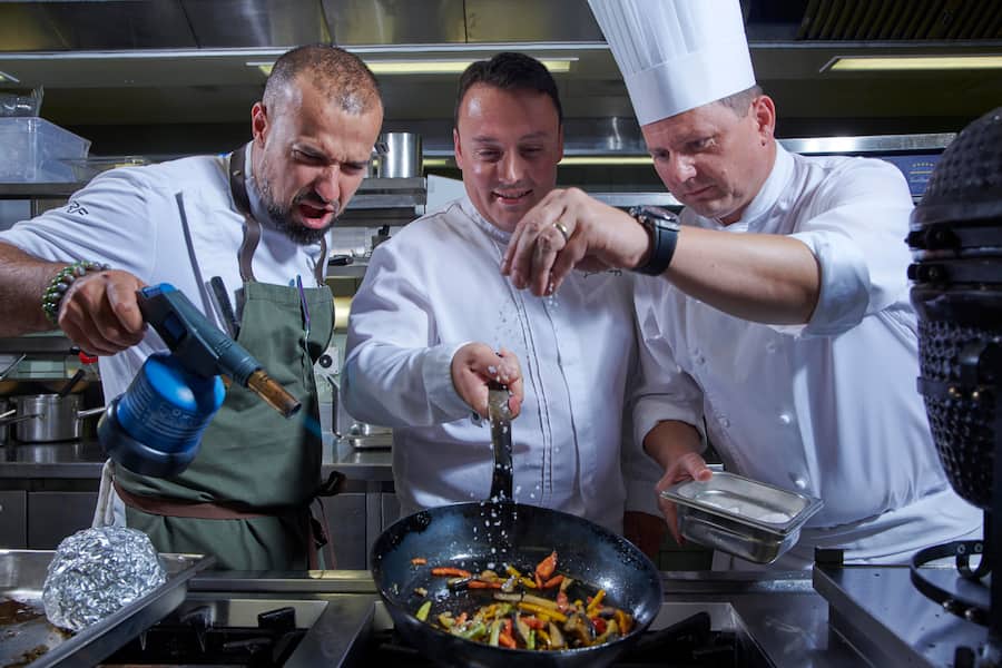 Vevey, le 1er Septembre 2019, Hôtel des 3 couronnes, Lionel Rodriguez accueille dans sa cuisine le chefs Franck Giovannini et Vladimir Mukhin, chef Moscovite. © sedrik nemeth