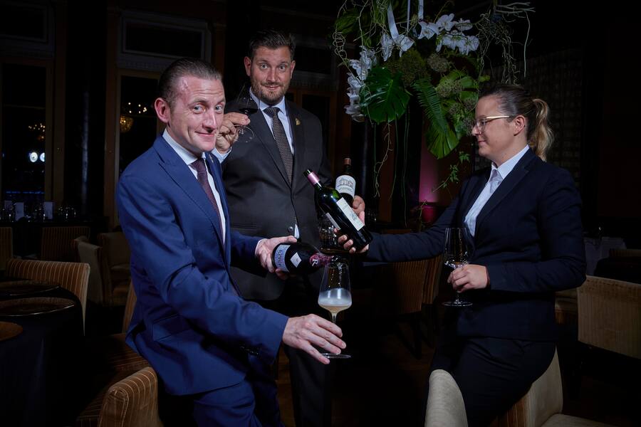 Vevey, le 1er Septembre 2019, Hôtel des 3 couronnes, Lionel Rodriguez accueille dans sa cuisine le chefs Franck Giovannini et Vladimir Mukhin, chef Moscovite, iciles sommeliers, Jocelyn Verny, Florent Bzick et Morgane Porchet © sedrik nemeth