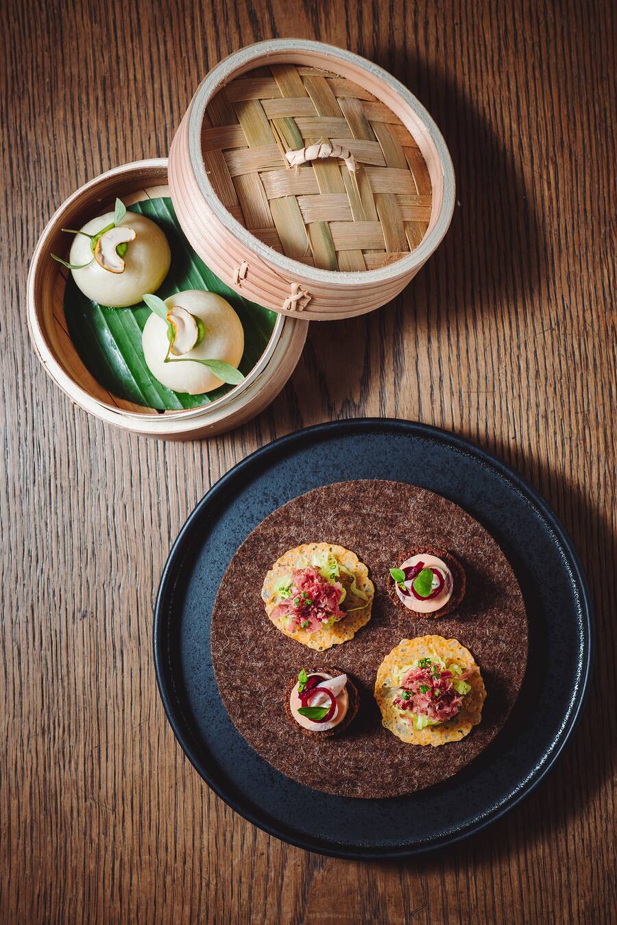 Freilandente aus der Bresse, marinierte Leber, knusprige Haut, Bao Bun - Stefan Heilemann, Chefkoch, Widder Hotel Zürich - Dienstag, 9.6.2020 - Copyright Olivia Pulver
