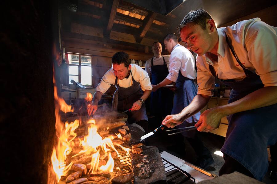 Ermitage des Ravet auf Zünenweid mit Bernard, Guy, Ruth, Natalie