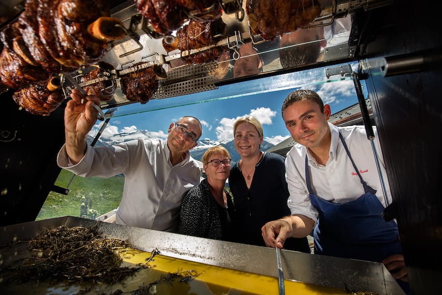 Ermitage des Ravet auf Zünenweid mit Bernard, Guy, Ruth, Natalie