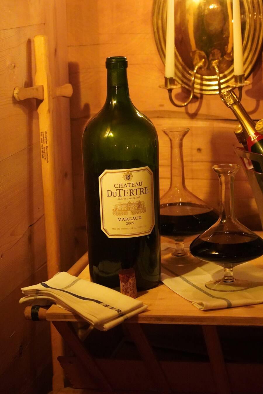 Weinflaschde Bernerhof Gstaad