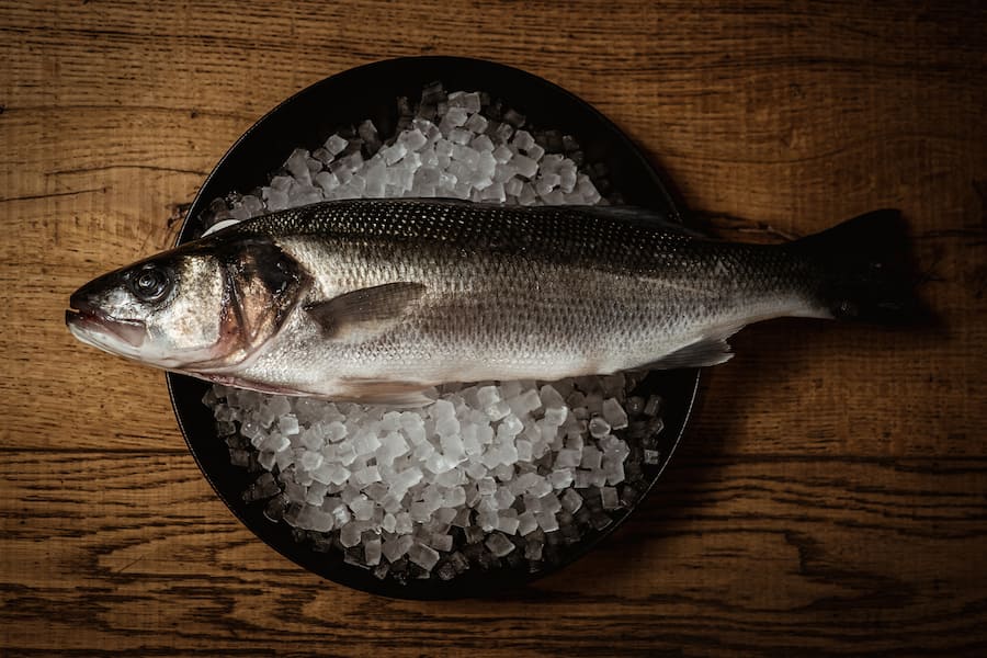 Handgeangelter Wolfsbarsch aus Portugal (Atlantik) - Globus-Geschäftsführer Daniel Kunz zeigt seine fünf Lieblingsprodukte aus der âDelicatessaâ - Dienstag, 26. Mai 2020 - Copyright Olivia Pulver