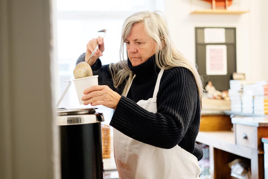 Zentrale für Gutes von Tine Giaccobo