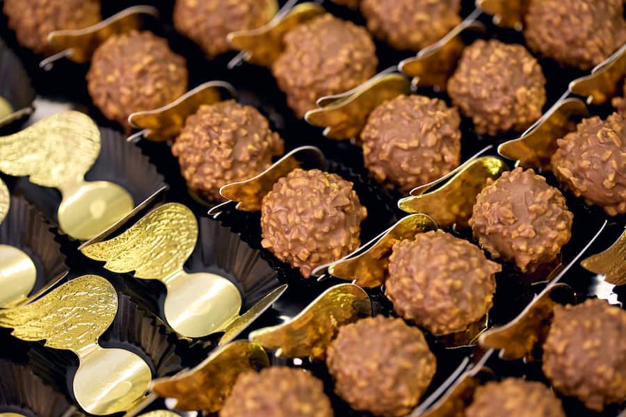 Zubereitung der erfolgreichen "Schutzengeli" in Handarbeit. Zu Gast bei Matthias Bachmann und Raphael Bachmann, Confiserie Bachmann in Luzern, 23.09.2020, Foto Lucia Hunziker