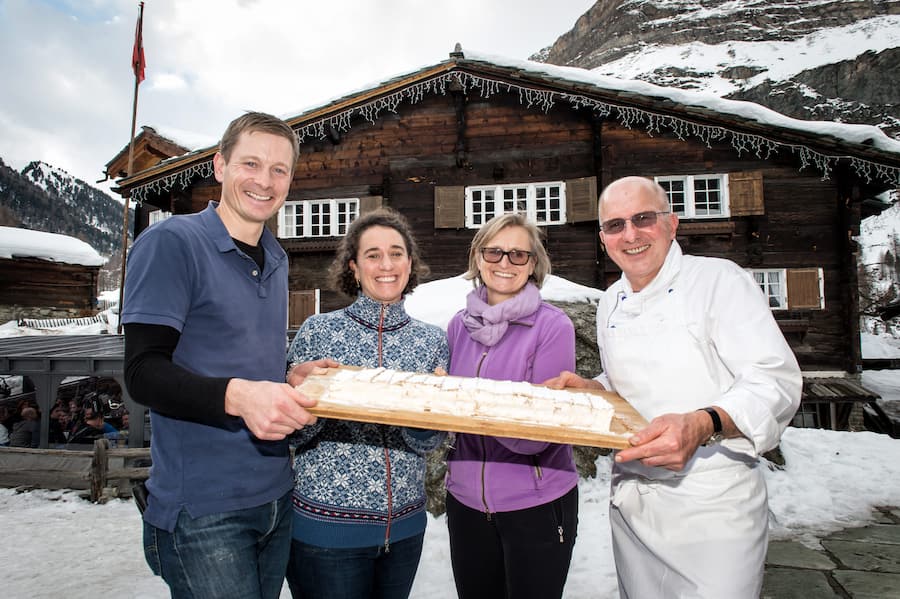 Reportage im Bergrestaurant Zum See in Zermatt, bei der Familie Greti und Max Mennig und ihrem Sohn Markus und seiner Frau Marion. Bild Remo Naegeli