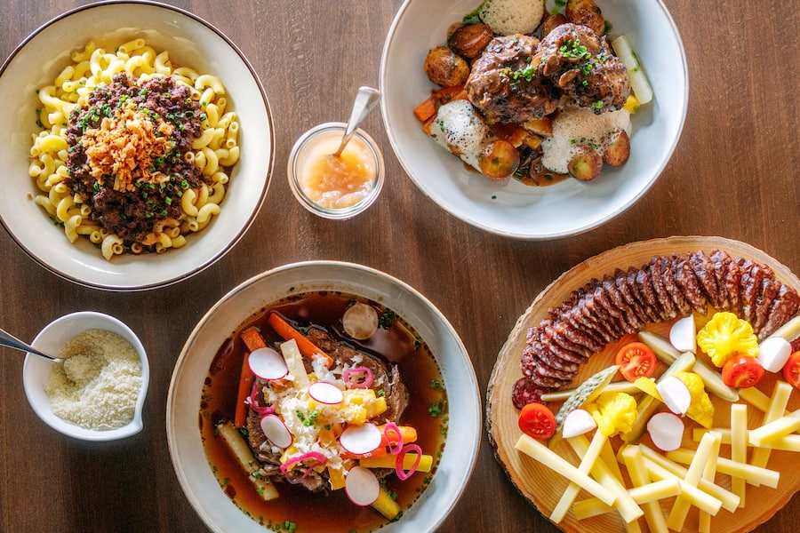 Zur Haue Zuerich mit Koch Stefan Wieser die besten Ghackets mit Hörnli