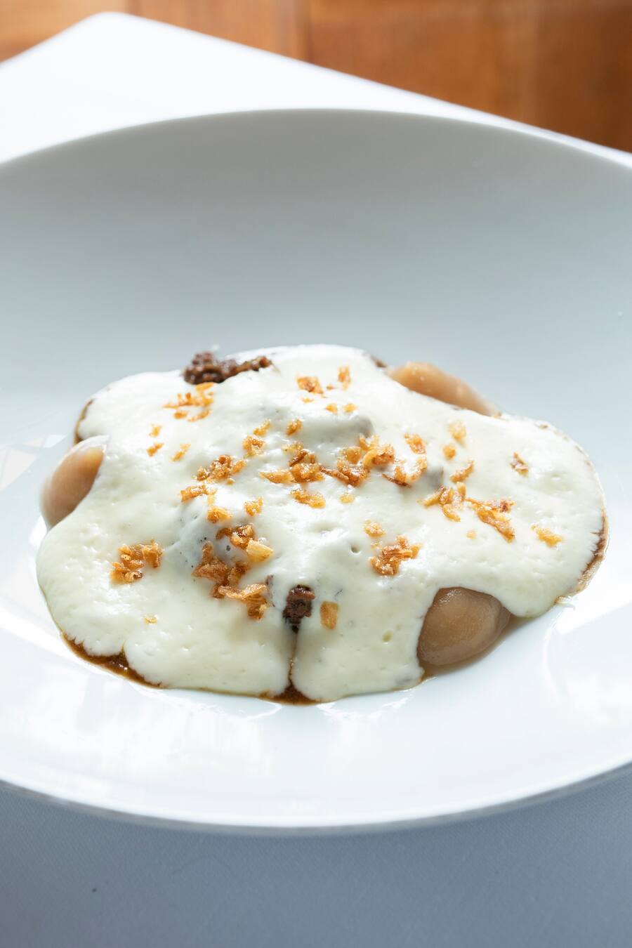 Zwyssighaus, in Bauen UR, purierte Hörnli mit Ghackets und Apfelmus